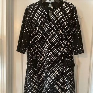 Black/white Shift Dress w POCKETS!